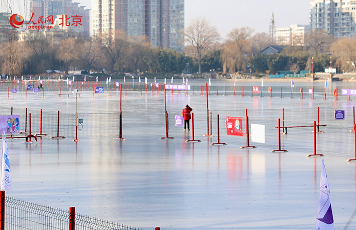 12月28日，紫竹院公園歡樂(lè)冰雪季開幕。人民網(wǎng) 李世奇攝